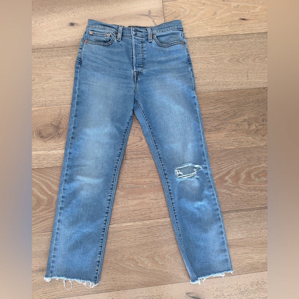 Levi’s Women’s Distressed Wedgie Straight leg Jeans